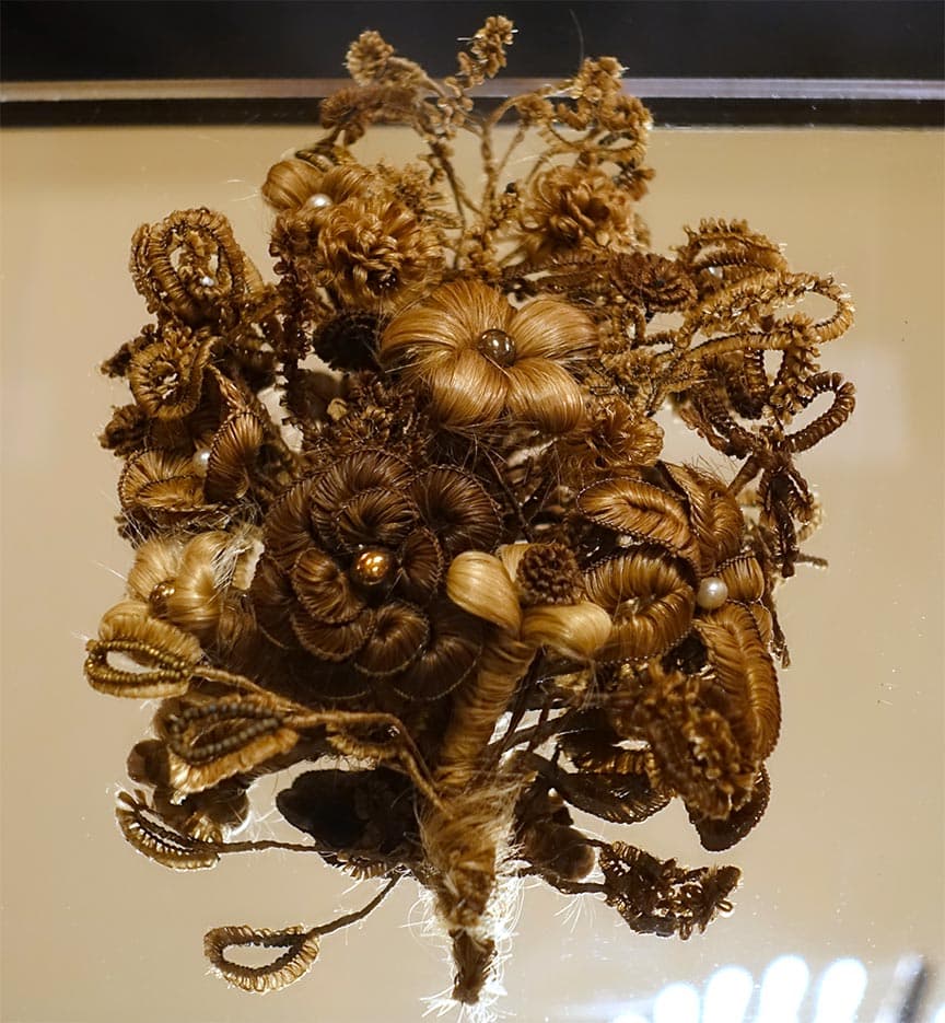 floral sculpture made from hair floral sculpture made from hair